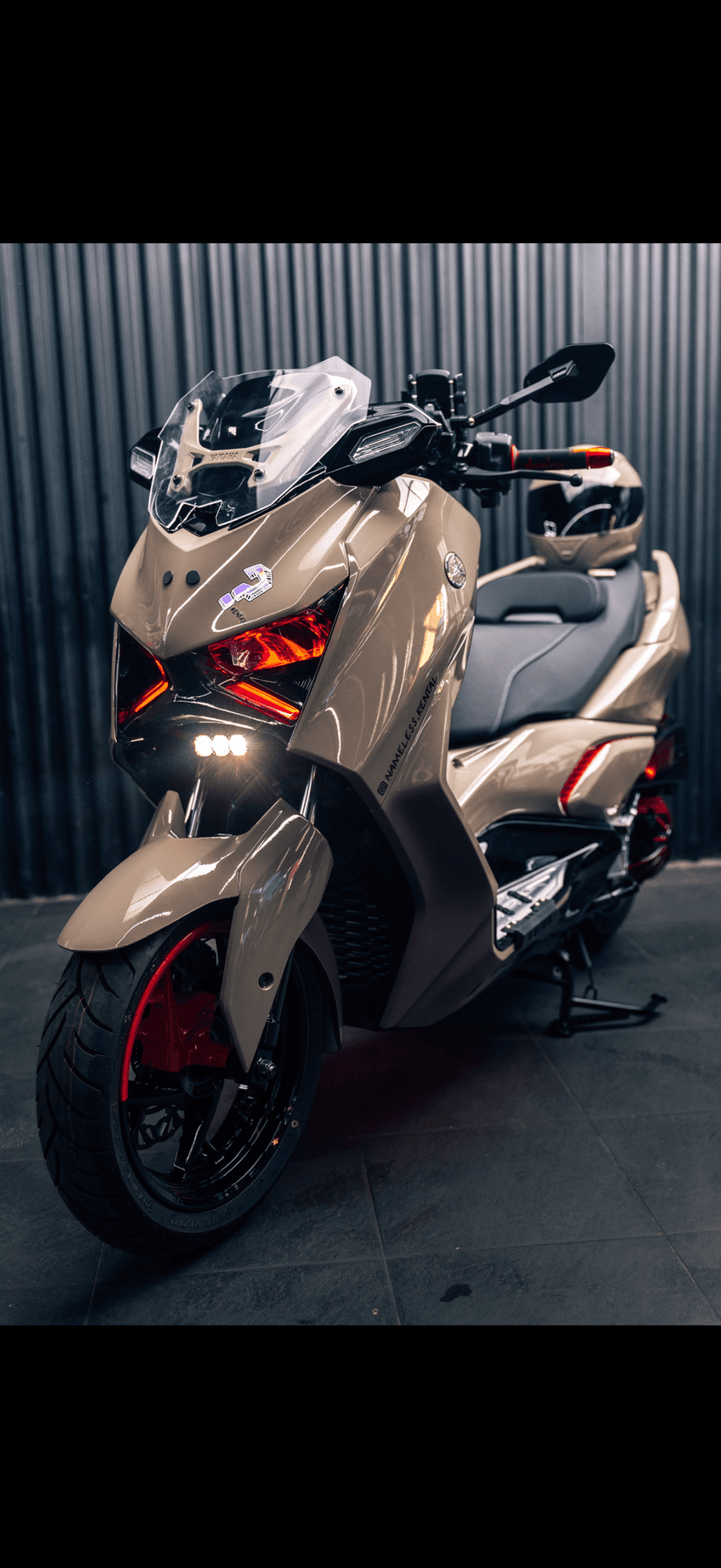 XMAX · Light Broen